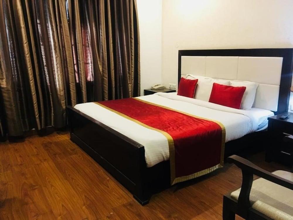 Ashiana Clarks Inn Shimla Extérieur photo